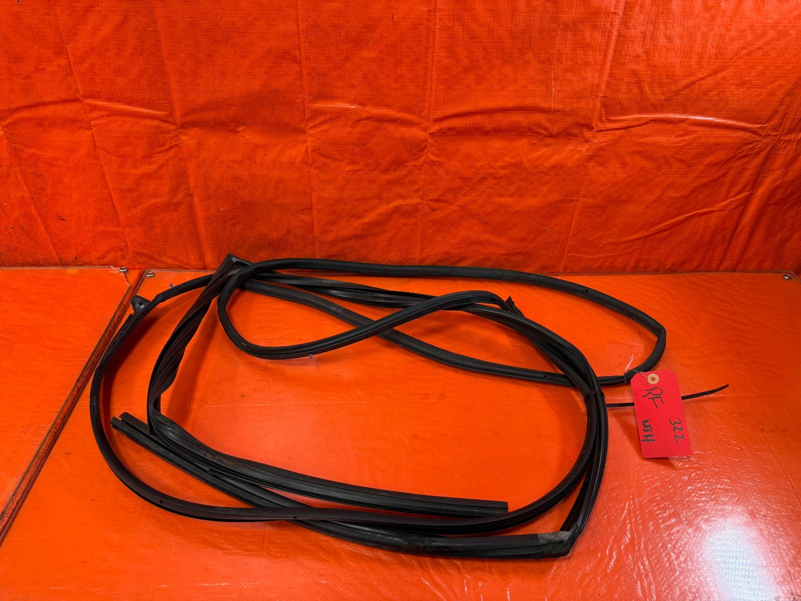 04 08 ACURA TSX   RIGHT FRONT   WEATHER STRIP & RUN CHANNEL OEM 3220