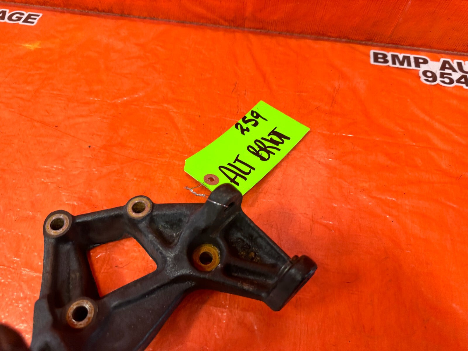 93 01 HONDA PRELUDE   H22 ENGINE MODELS ONLY   ALTERNATOR BRACKET   OEM #2594