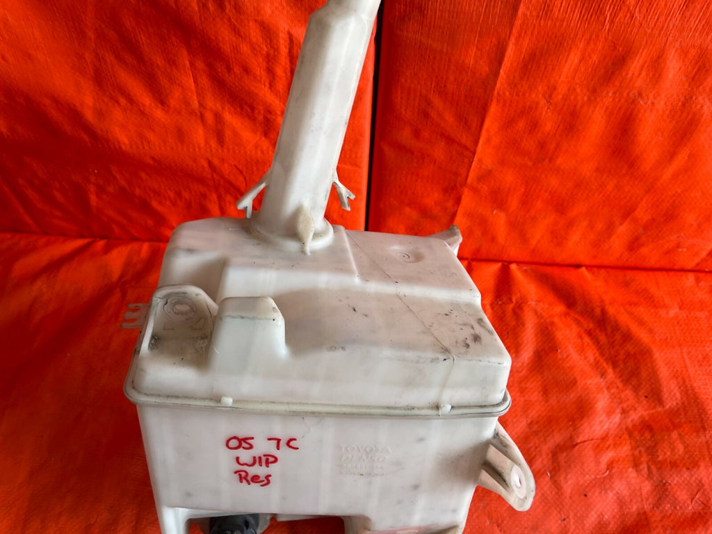 05 10 SCION TC   WINDSHIELD WIPER FLUID TANK RESERVOIR W/ CAP AND MOTOR   OEM4