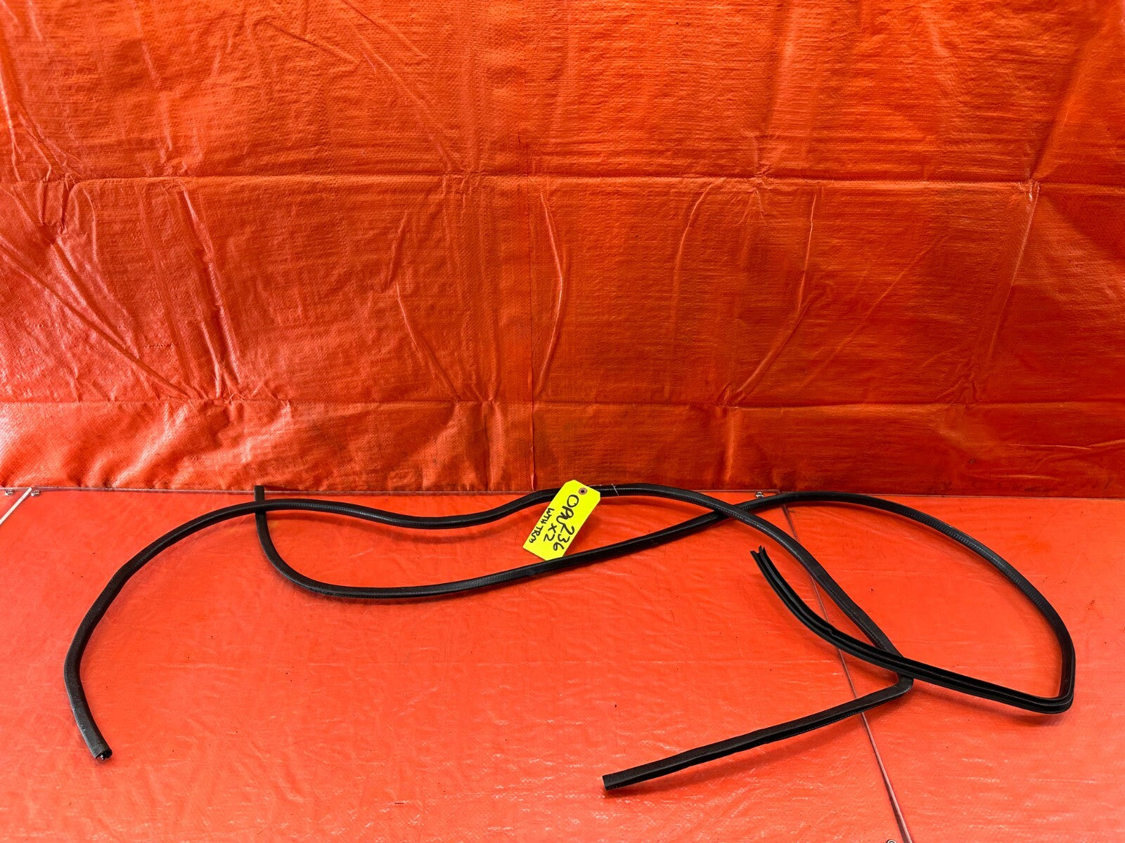 92 95 HONDA CIVIC 2D COUPE   CHASSIS TO DOOR OPEN TRIM WEATHER STRIP LEFT FRONT0