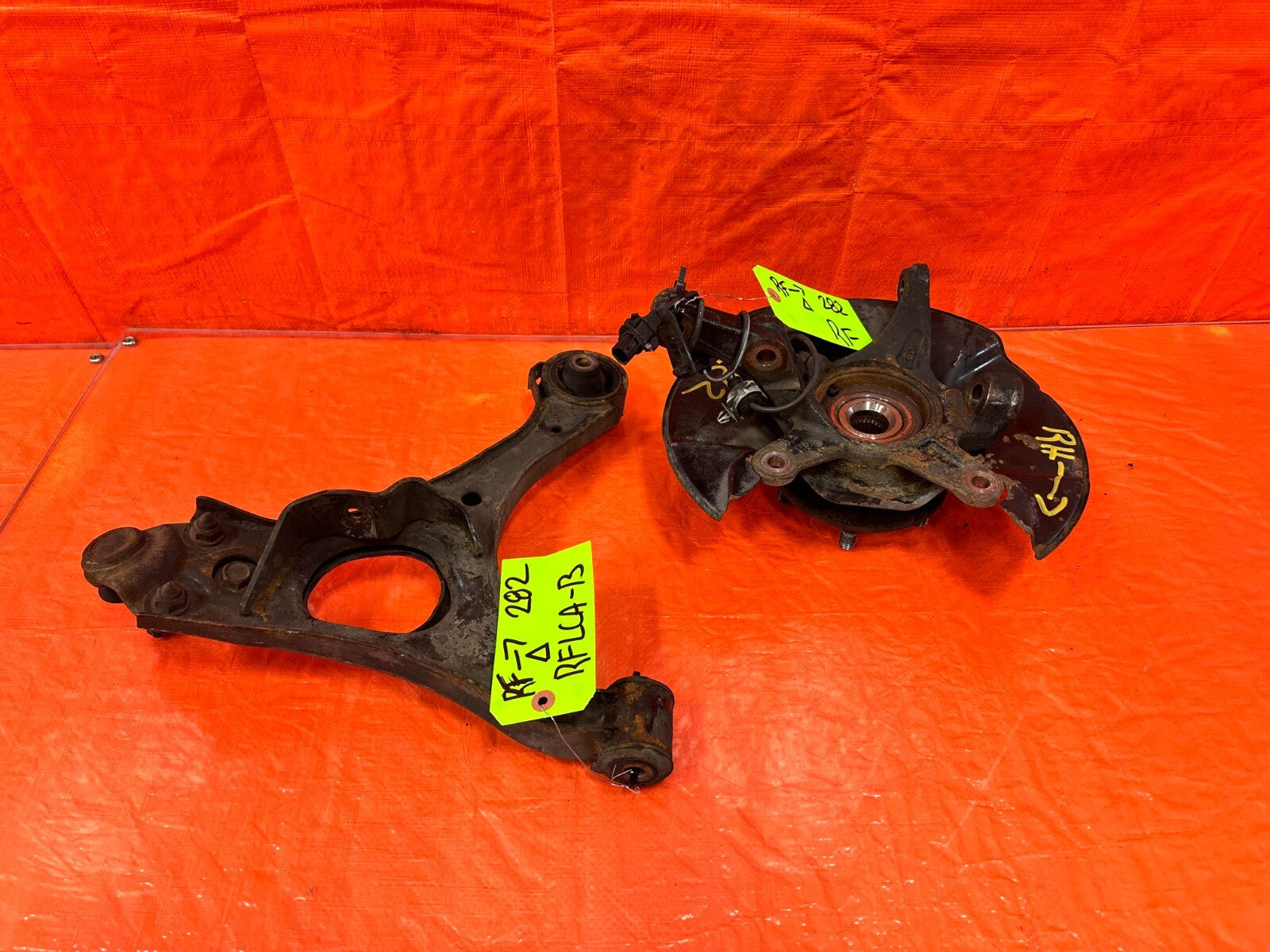 06 11 HONDA CIVIC SI 2D & 4D PASSENGER RIGHT FRONT SPINDLE KNUCKLE HUB OEM #2826