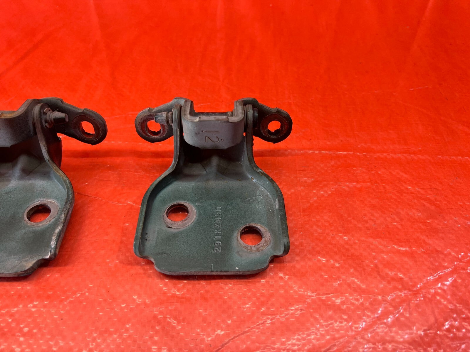 90 00 HONDA CIVIC SEDAN PASSENGER RIGHT FRONT DOOR HINGE SET UPPER LOWER OEM 1454