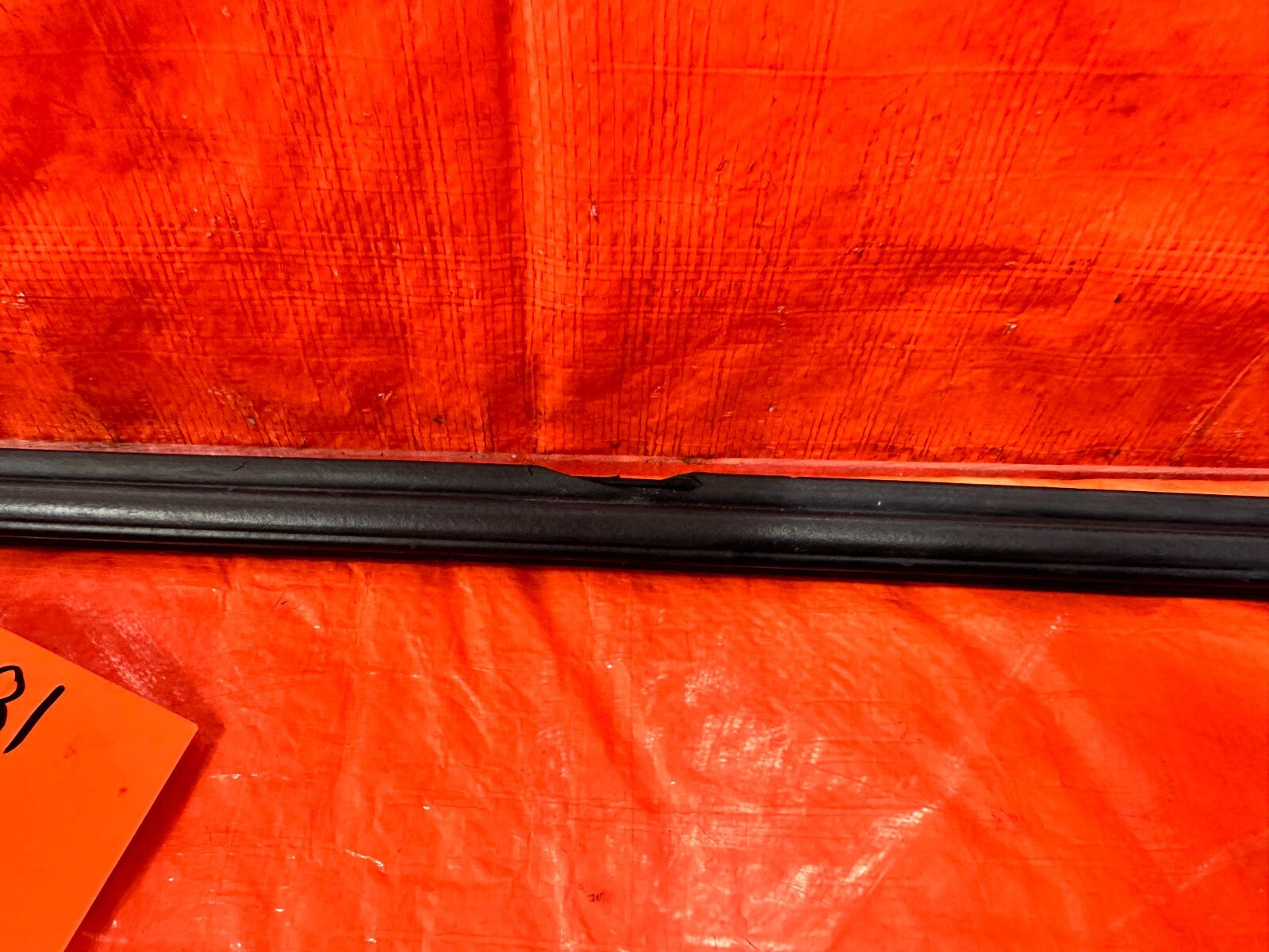 94 01 ACURA INTEGRA 2D   PASSENGER RIGHT TOP OF DOOR WEATHER STRIP OEM #2815