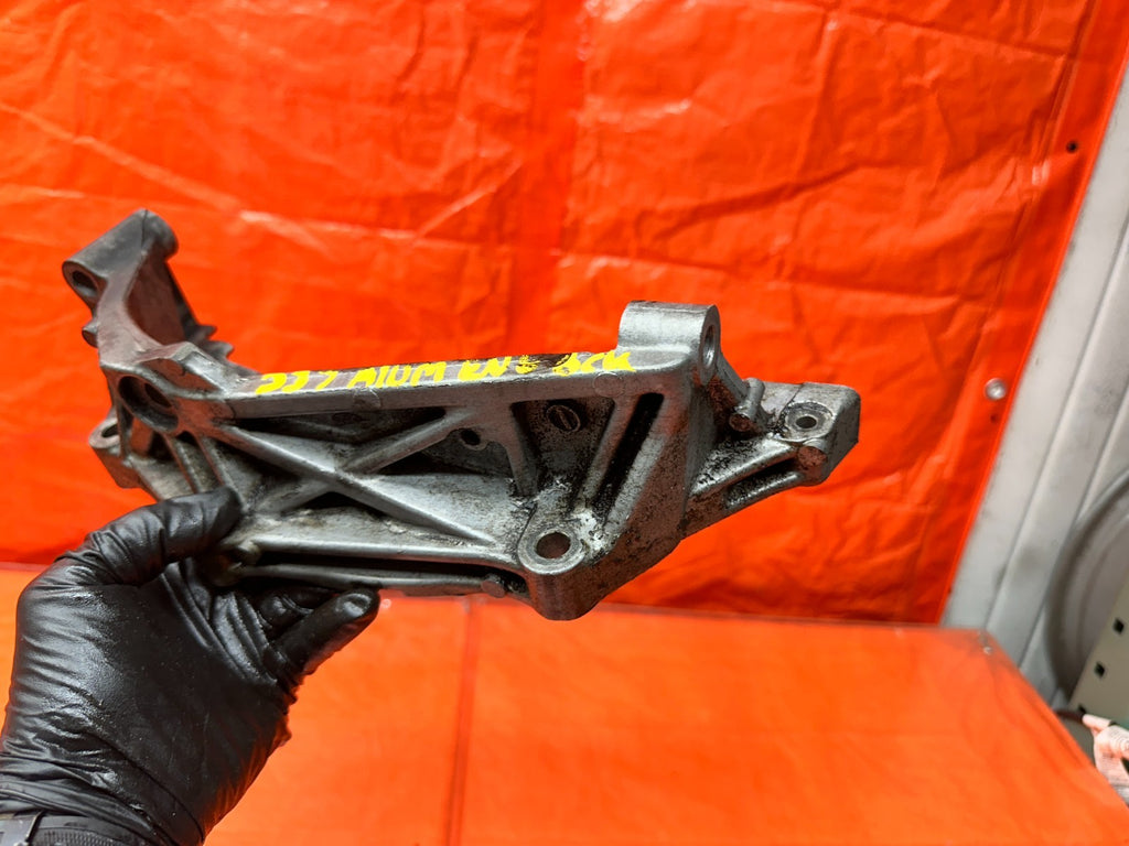 97 01 HONDA PRELUDE 2.2L MT MANUAL TRANSMISSION ALUMINUM LOWER MOUNT BRACKET #336