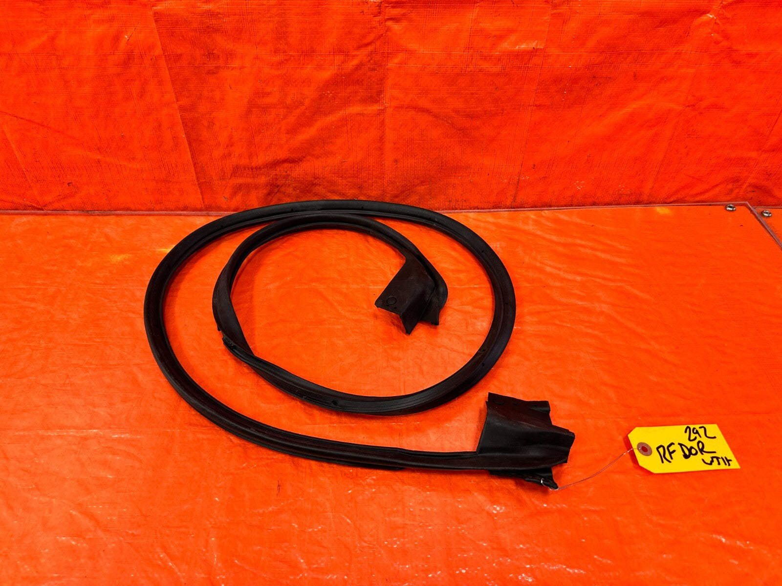 13 20 SUBARU BRZ   PASSENGER RIGHT DOOR LOWER WEATHER STRIP RUBBER SEAL OEM 2920