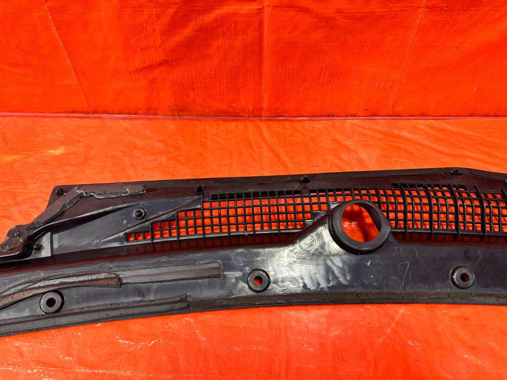 93 97 HONDA DEL SOL  WINDSHIELD WIPER COWL TRIM PLASTIC   OEM FACTORY #27219