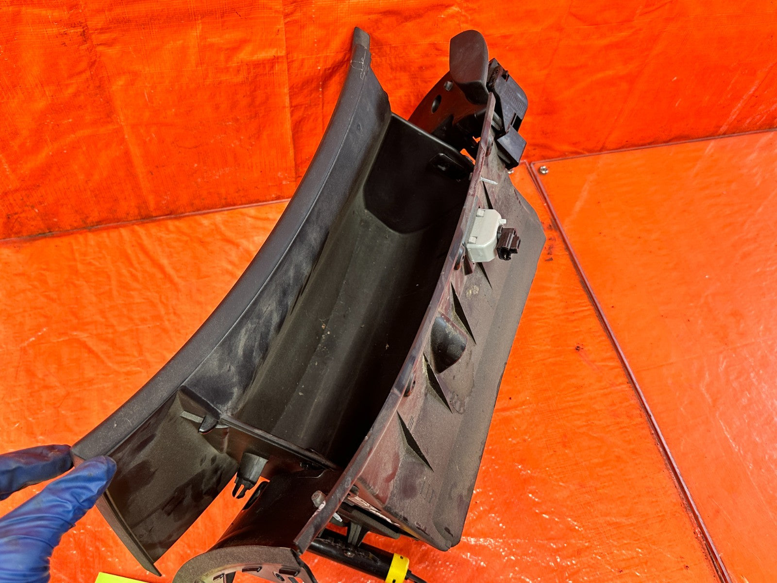 13 16 HYUNDAI GENESIS COUPE   GLOVE BOX ASSEMBLY   BLACK COLOR   OEM #2993