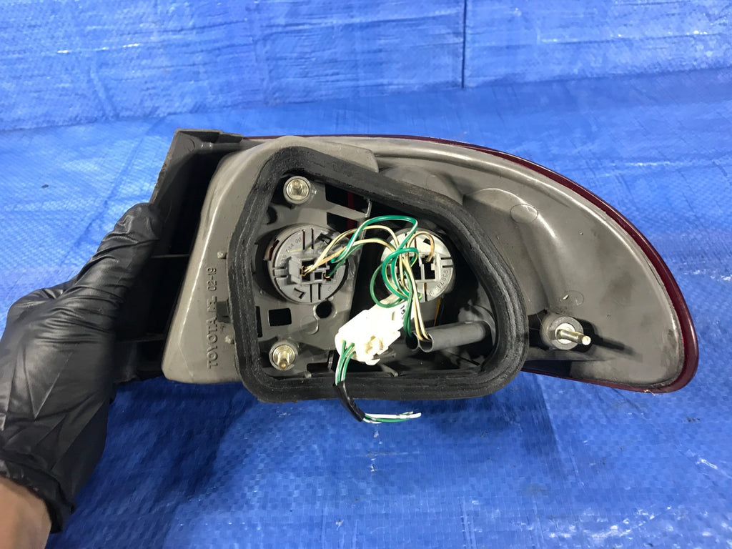 OEM 2002 02 TOYOTA COROLLA S   DRIVER LEFT OUTER TAIL LIGHT L LH3