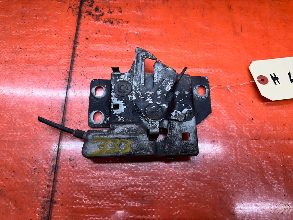 92 95 HONDA CIVIC EX 1.6L   FRONT ENGINE HOOD LOCK LATCH CATCH   OEM #3330