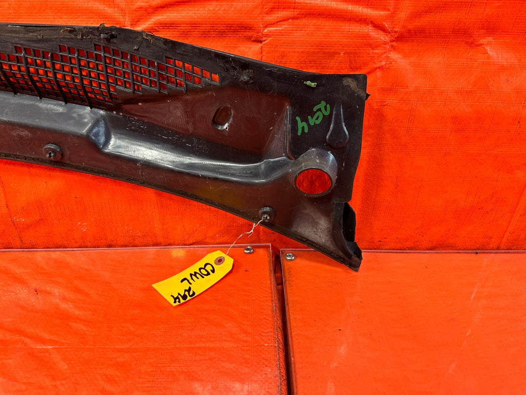 93 97 HONDA DEL SOL  WINDSHIELD WIPER COWL TRIM PLASTIC   OEM FACTORY #2947