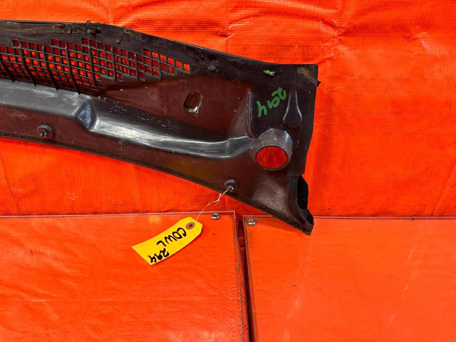 93 97 HONDA DEL SOL  WINDSHIELD WIPER COWL TRIM PLASTIC   OEM FACTORY #2947