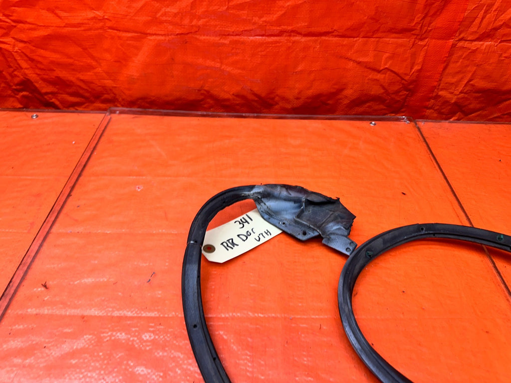 94-01 ACURA INTEGRA 4D RIGHT REAR PASSENGER DOOR WEATHER STRIP SEAL OEM #34112