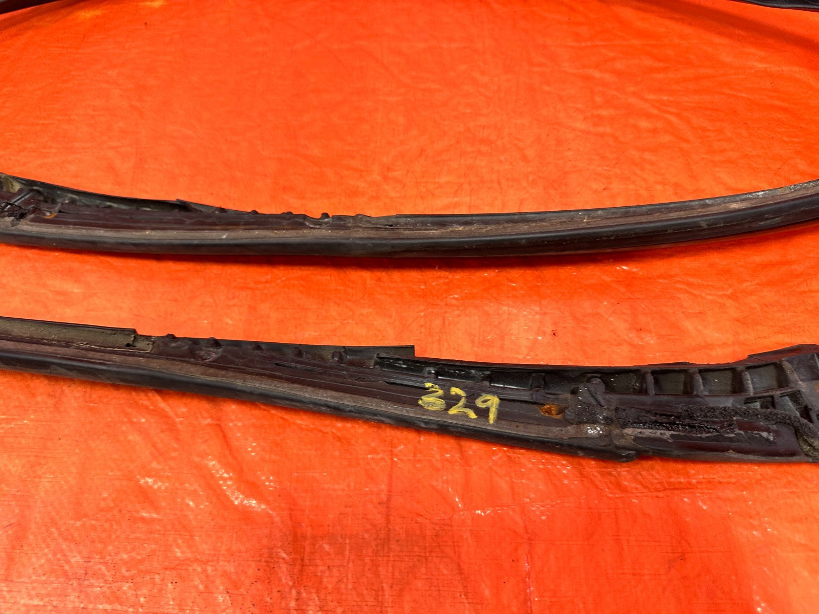 09 15 INFINITI G37 CONVERTIBLE   WINDSHIELD WEATHER STRIP   OEM FACTORY #3293