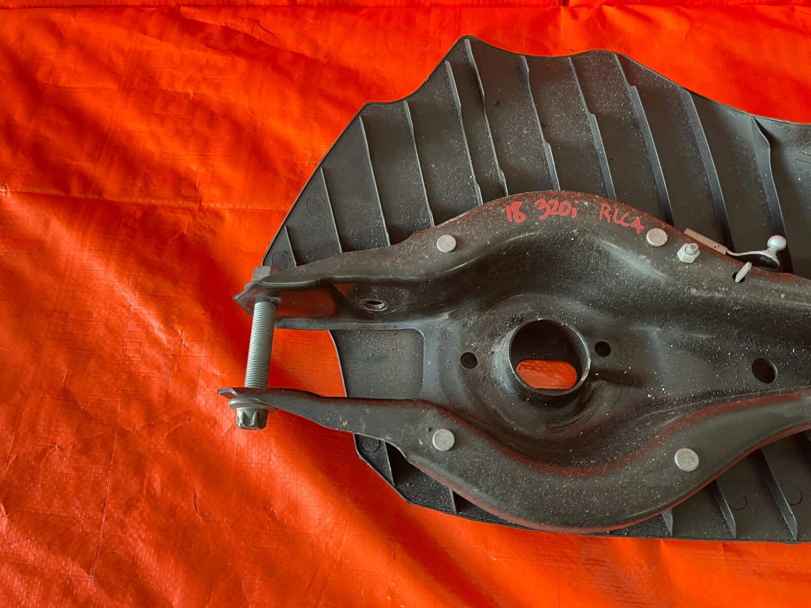 14 18 BMW 320i   BASE   NON SPORT RWD   DRIVER LEFT REAR LOWER CONTROL ARM   OEM5
