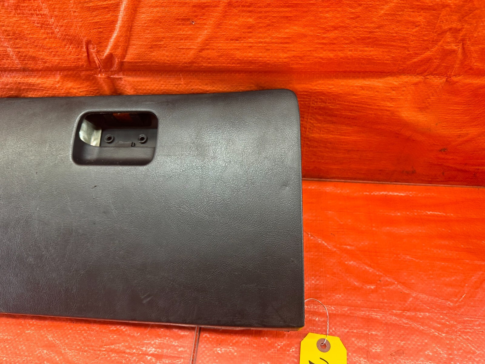 94 01 ACURA INTEGRA 2 & 4 DOOR   GLOVE BOX   BLACK   COLOR   OEM #2262