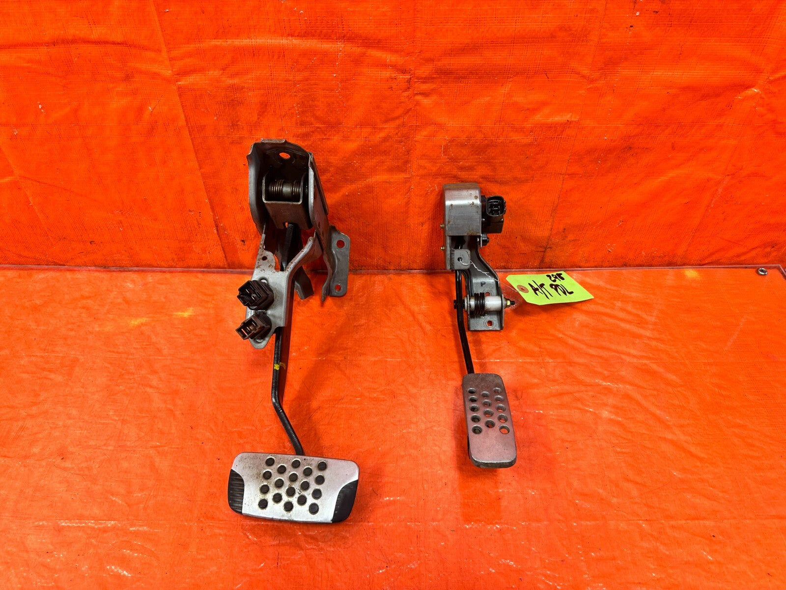 2005 05 INFINITI G35 COUPE SPORT   AUTOMATIC PEDALS   ALUMINUM BRAKE AND GAS OEM0