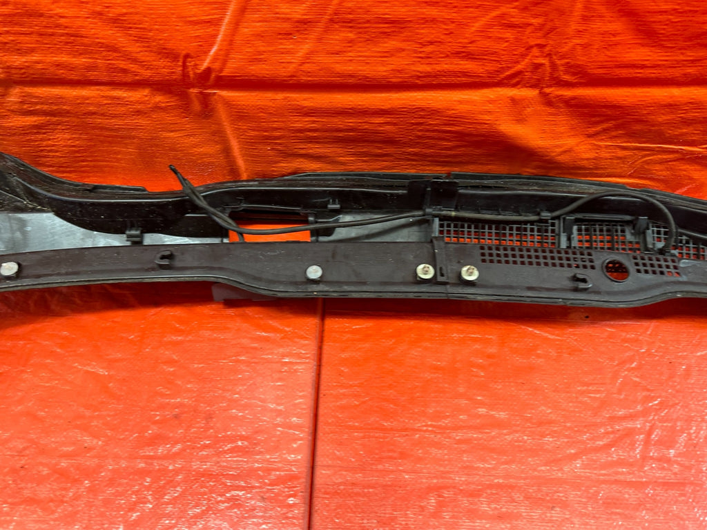 04 05 ACURA TSX   WINDSHIELD WIPER COWL TRIM PLASTIC   OEM FACTORY #19613