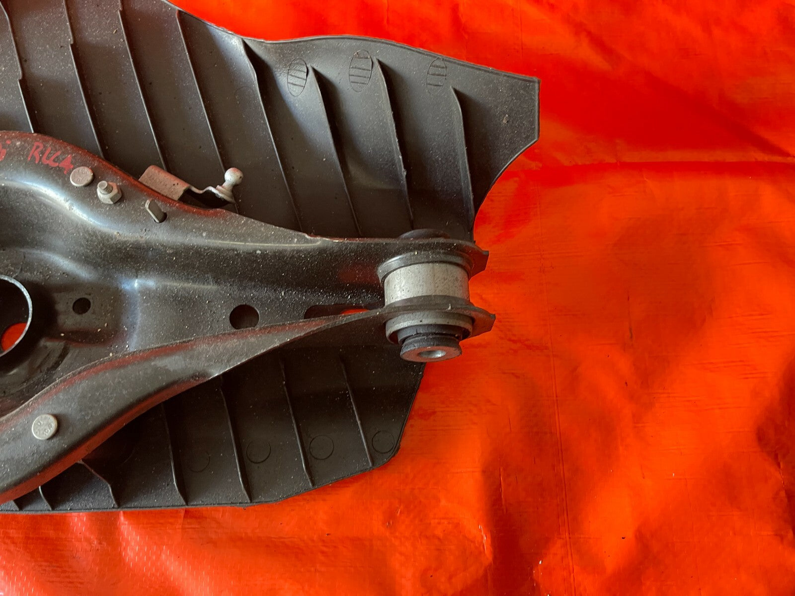14 18 BMW 320i   BASE   NON SPORT RWD   DRIVER LEFT REAR LOWER CONTROL ARM   OEM3