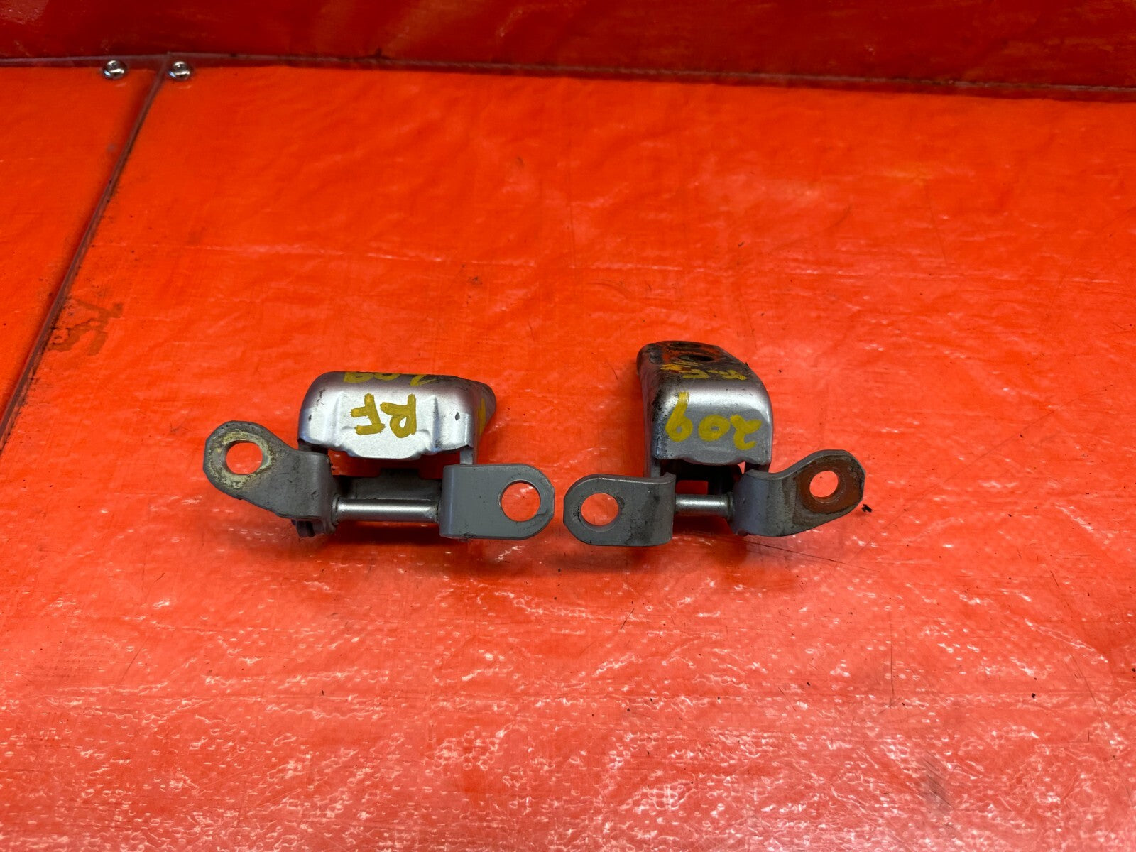 04 08 ACURA TSX   PASSENGER RIGHT FRONT DOOR HINGE SET UPPER LOWER   OEM #2095