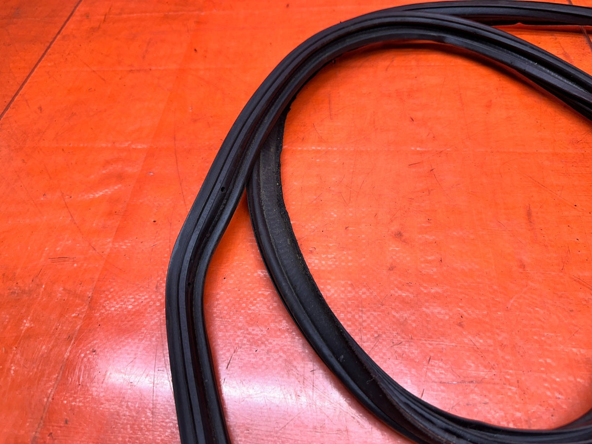 94-01 ACURA INTEGRA 2D COUPE REAR TRUNK HATCH WEATHERSTRIP RUBBER SEAL OEM #34910
