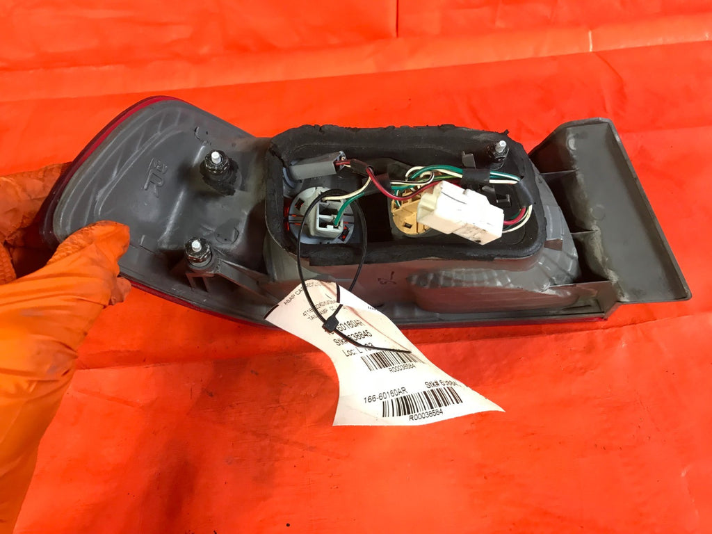 OEM 2000 00 TOYOTA CAMRY PASSENGER RIGHT OUTER TAIL LIGHT LAMP R RH6
