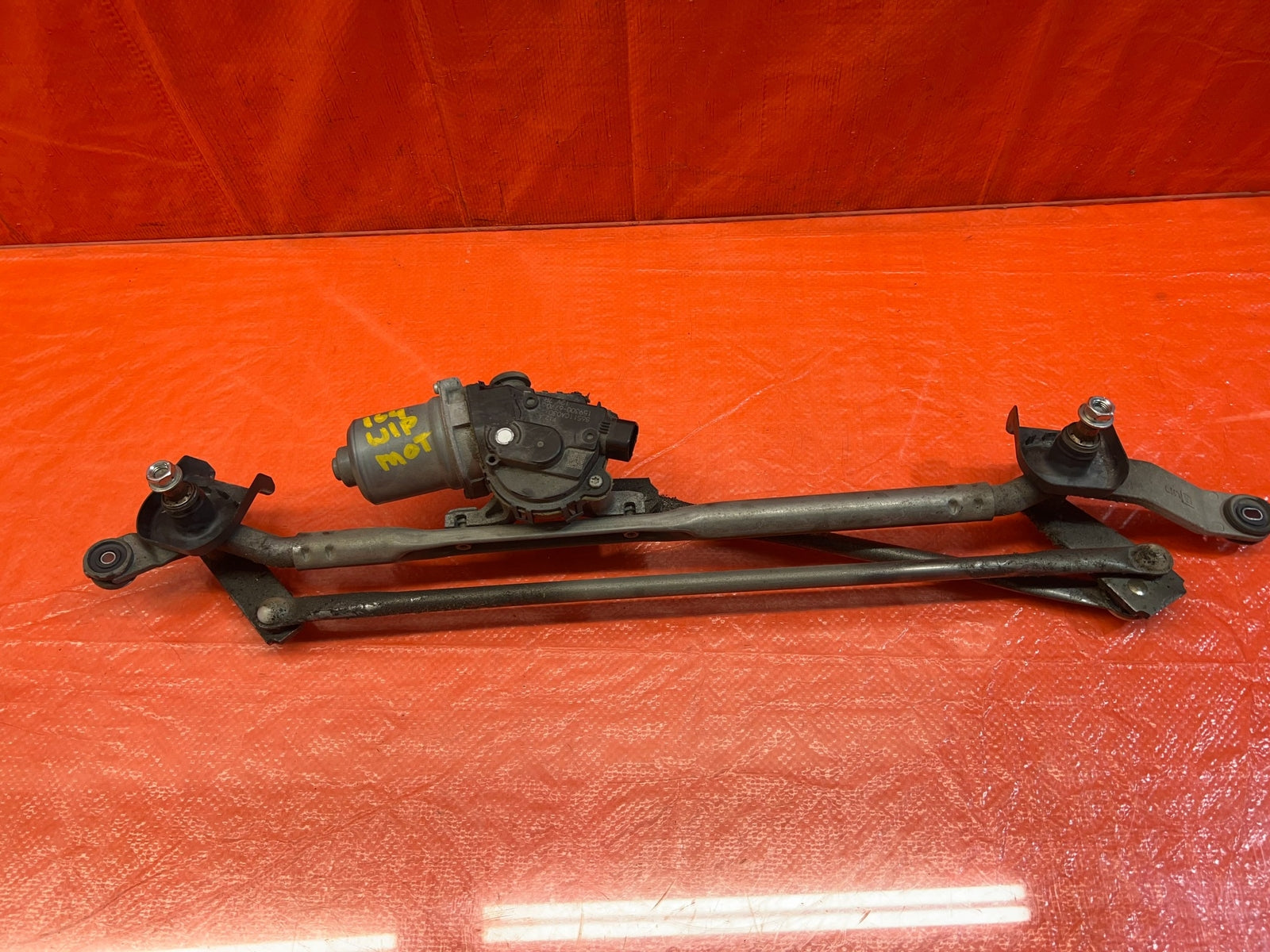 13 16 SCION FRS   13 20 BRZ   WINDSHIELD WIPER MOTOR W/ LINKAGE   OEM #1644