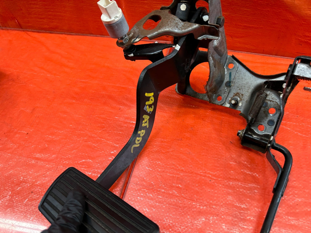 95 97 HONDA ODYSSEY   AUTOMATIC   GAS AND BRAKE PEDAL ASSEMBLY   OEM #1938