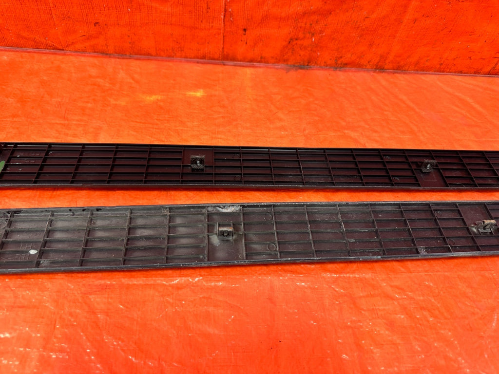 10 16 HYUNDAI GENESIS COUPE   LEFT AND RIGHT FLOOR PILLARS SCUFF PLATES OEM 29916