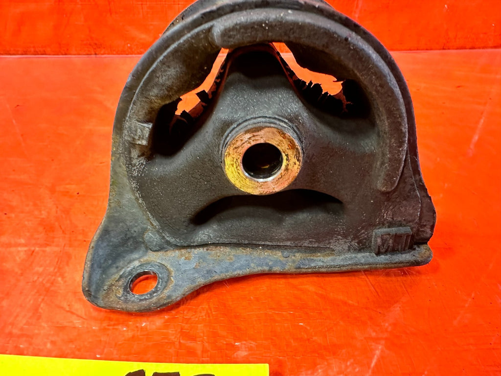 94 97 HONDA DEL SOL S & SI   92 00 CIVIC REAR ENGINE MOUNT MOTOR MOUNT OEM 2721
