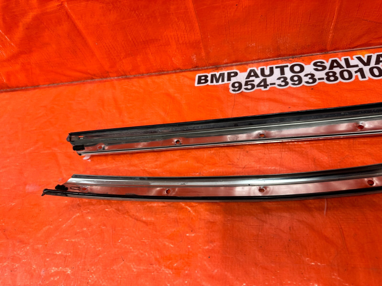 02 10 LEXUS SC430   LEFT AND RIGHT CONVERTIBLE TOP GUIDE RAILS   OEM #2617