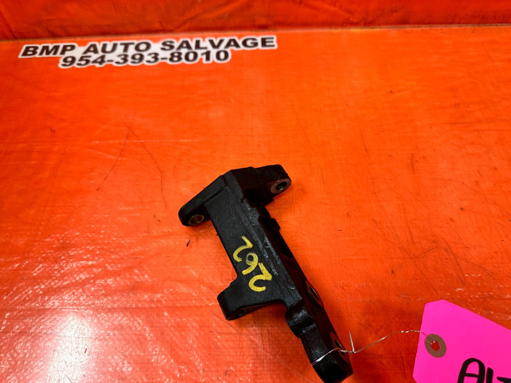 03 07 NISSAN 350Z   VQ35DE   POWER STEERING PUMP MOUNTING BRACKET   OEM #2626