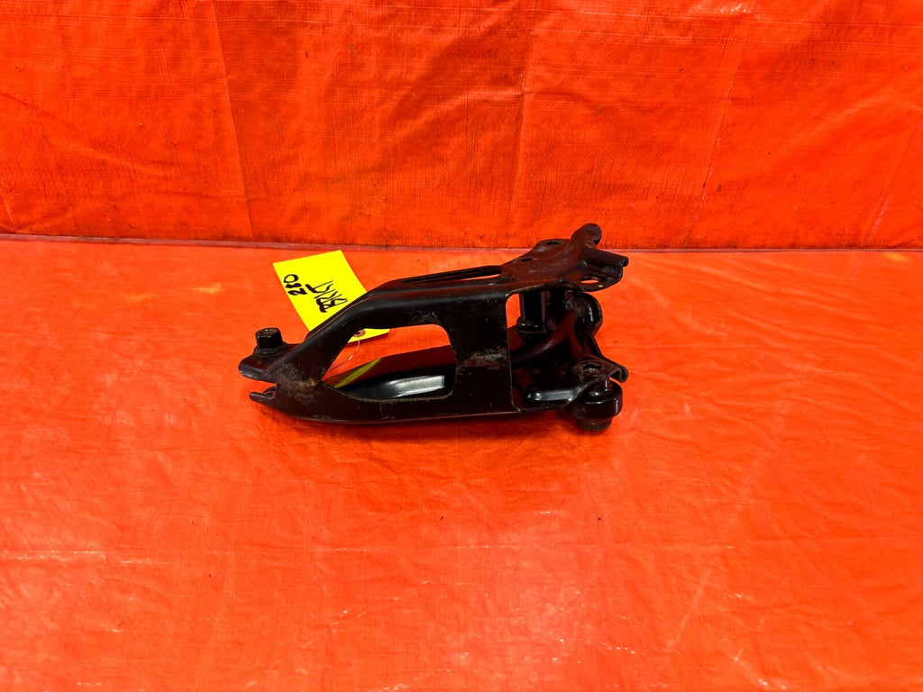 02 06 ACURA RSX   MANUAL   REAR TRANSMISSION BRACKET T BRACKET   OEM #2803