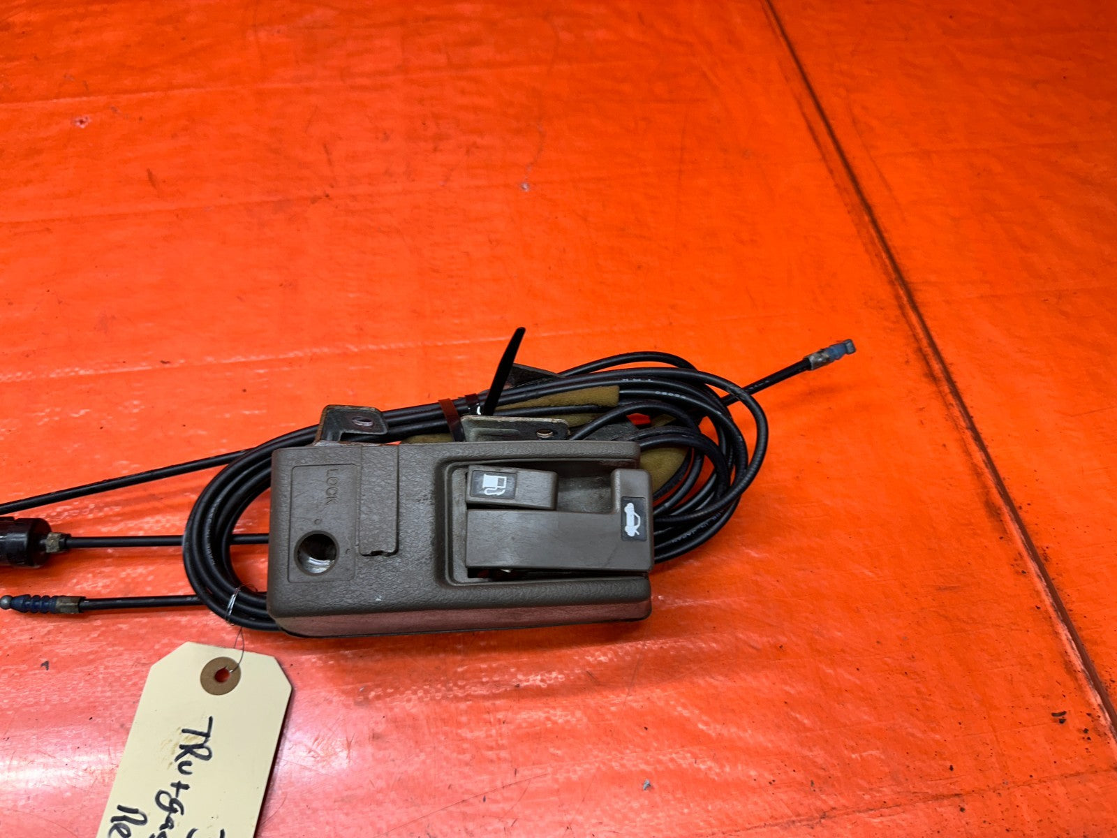 94-01 ACURA INTEGRA FLOOR FUEL DOOR TRUNK RELEASE LATCH LEVER ASSEMBLY #3406