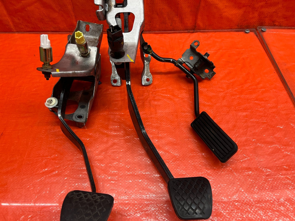 02 05 HONDA CIVIC SI EP3 HATC   MANUAL PEDALS   GAS BRAKE CLUTCH   OEM #1765