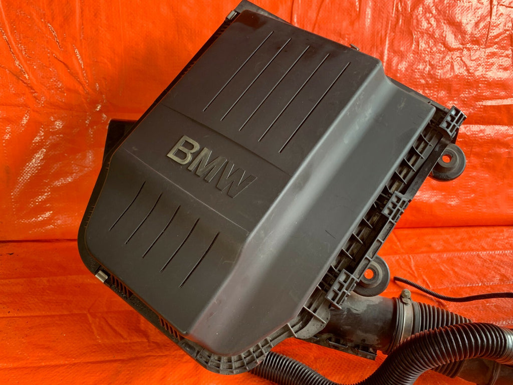 OEM 2007 BMW 335Xi 335i AWD N54 AIR INTAKE FILTER BOX W/ ARM   1371 7556547.06 2