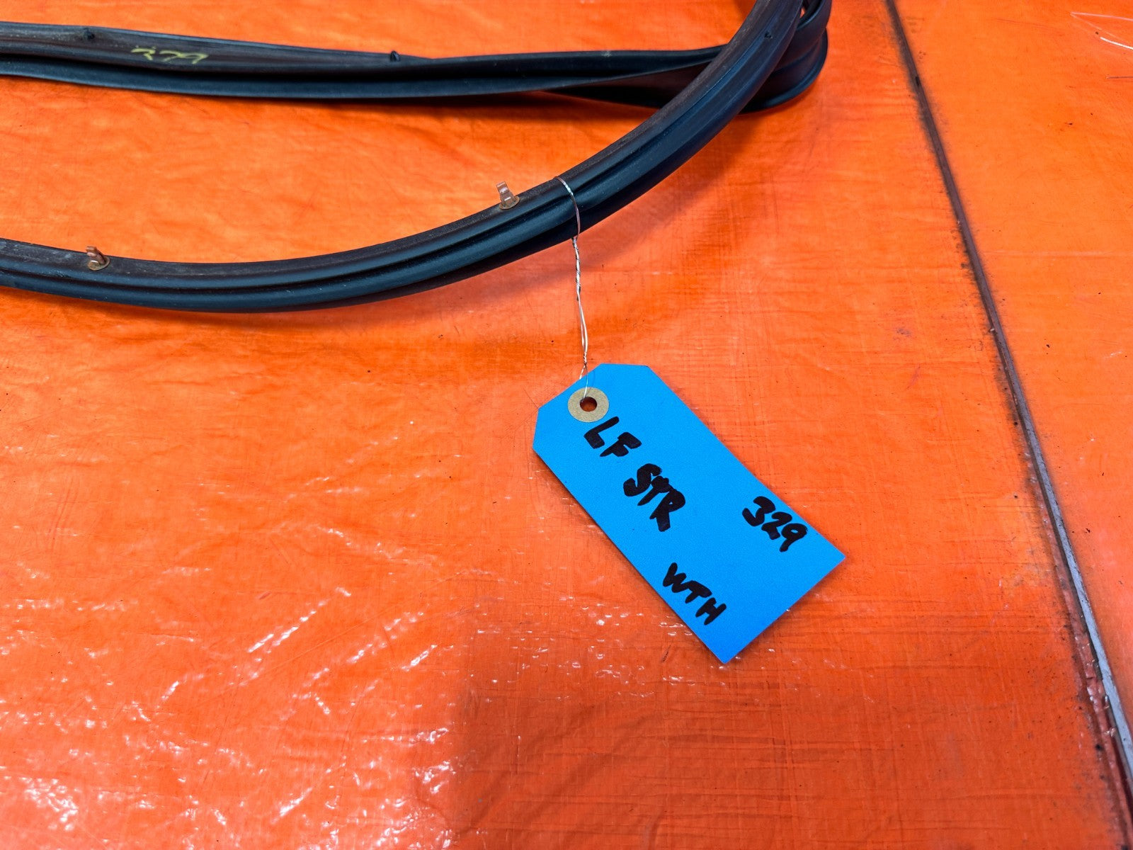 08 15 INFINITI G37 & Q60 2D COUPE DRIVER LEFT DOOR MOUNTED WEATHER STRIP OEM 3291