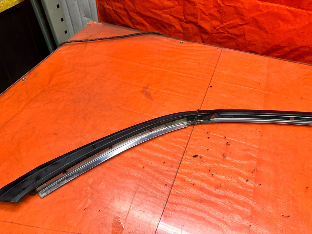 94-01 ACURA INTEGRA 4D RIGHT PASSENGER ROOF GLASS TRIM DRIP RETAINER OEM #3406