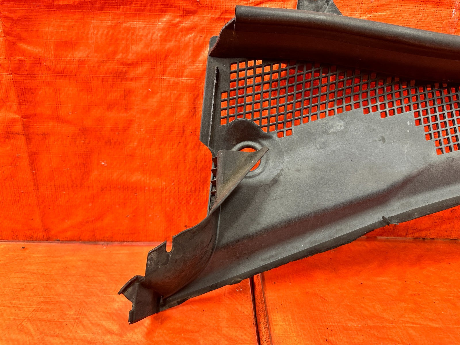 09 14 ACURA TSX   WINDSHIELD WIPER COWL TRIM PLASTIC BEZEL   OEM FACTORY #32111