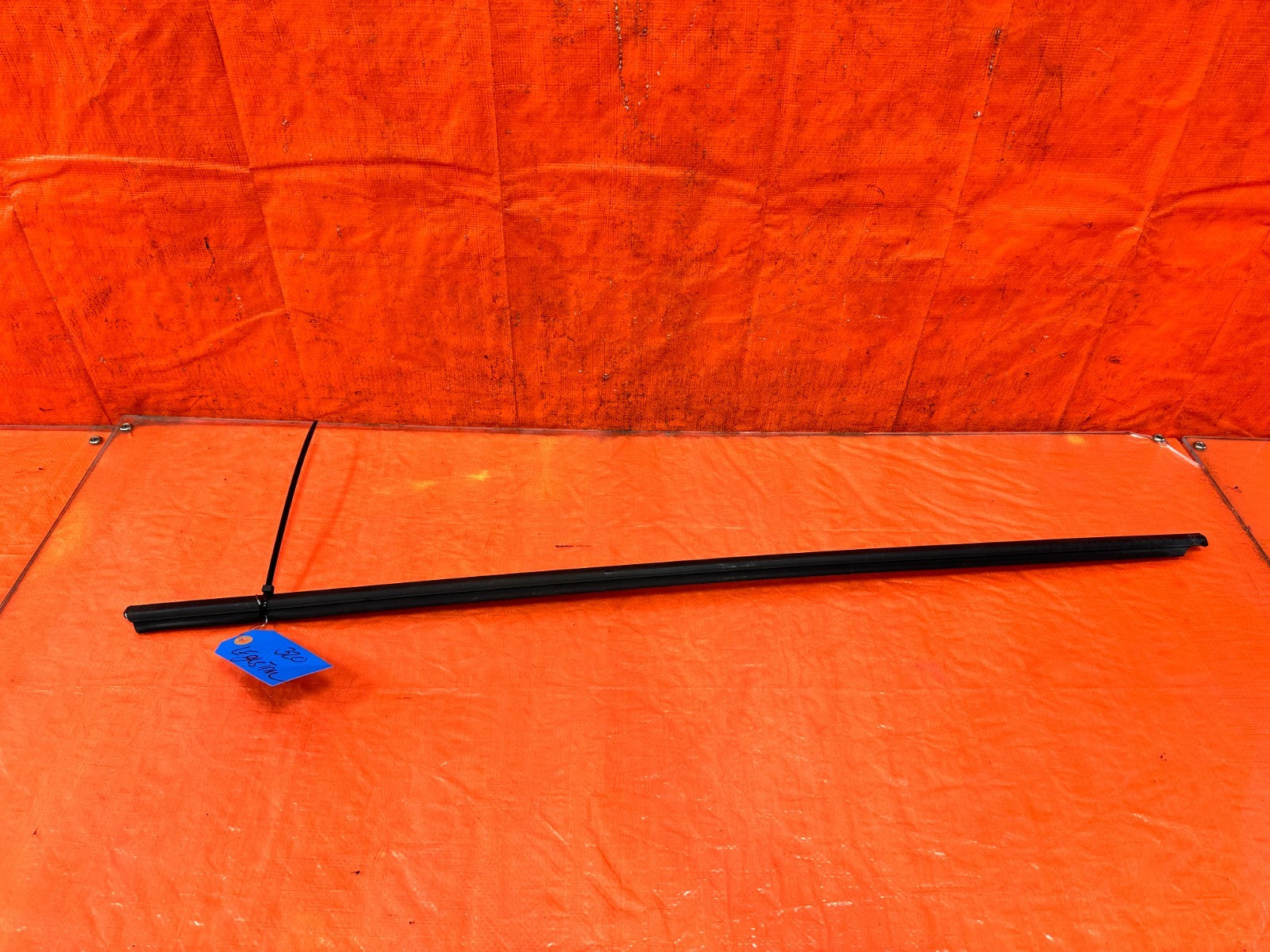 08 15 INFINITI G37 & Q60 COUPE   DRIVER LEFT EXTERIOR WINDOW GLASS TRIM   OEM 320