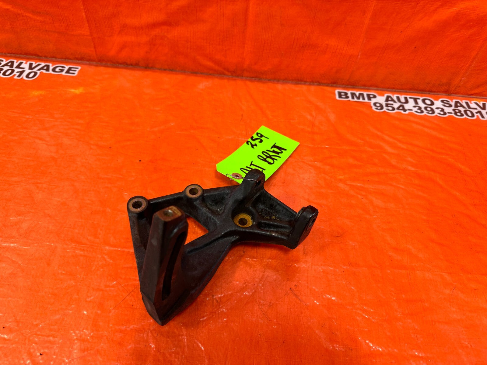 93 01 HONDA PRELUDE   H22 ENGINE MODELS ONLY   ALTERNATOR BRACKET   OEM #2590
