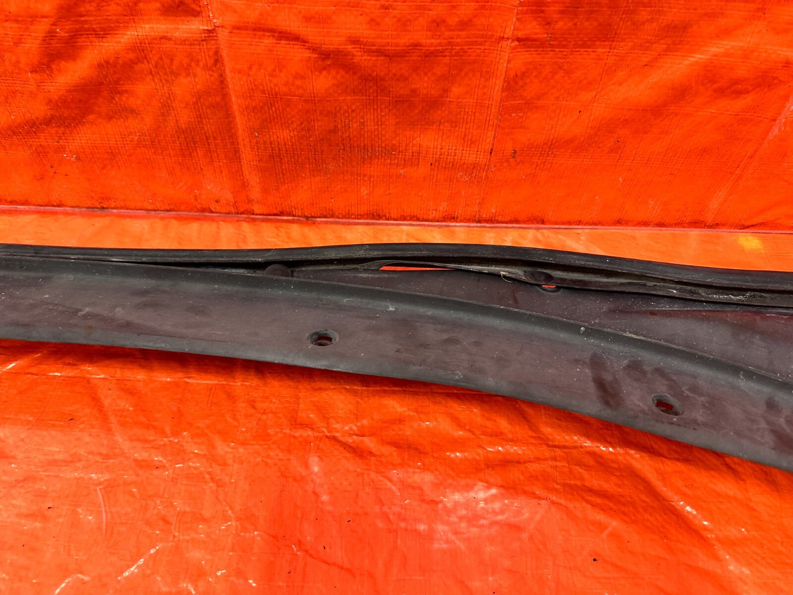 88 91 HONDA CRX & CIVIC HATCH   WINDSHIELD WIPER COWL TRIM PLASTIC   OEM #2774