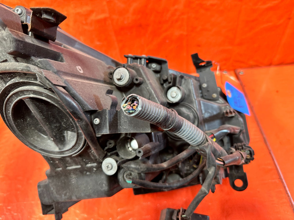 08 09 INFINITI G37 2D COUPE   LEFT HEADLIGHT  HEADLAMP W/ ALL MODULES   OEM 32010
