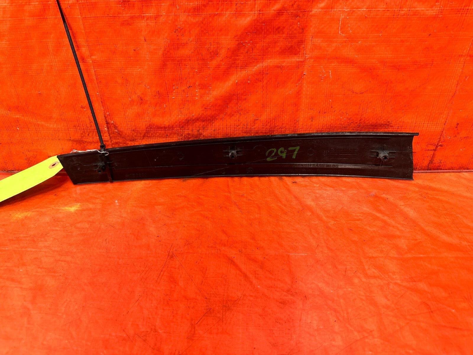 96 00 HONDA CIVIC   SEDAN   PASSENGER RIGHT FRONT DOOR SASH TRIM MOLDING OEM 2973