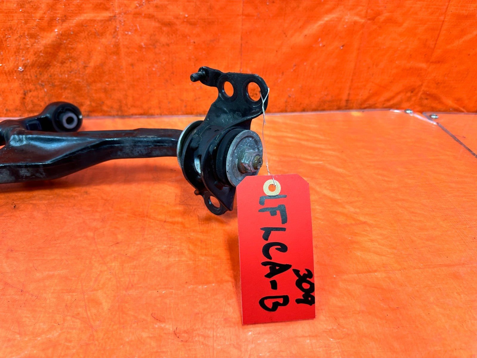 94 01 ACURA INTEGRA DRIVER LEFT FRONT SPINDLE KNUCKLE HUB & LOWER CONTROL ARM 092