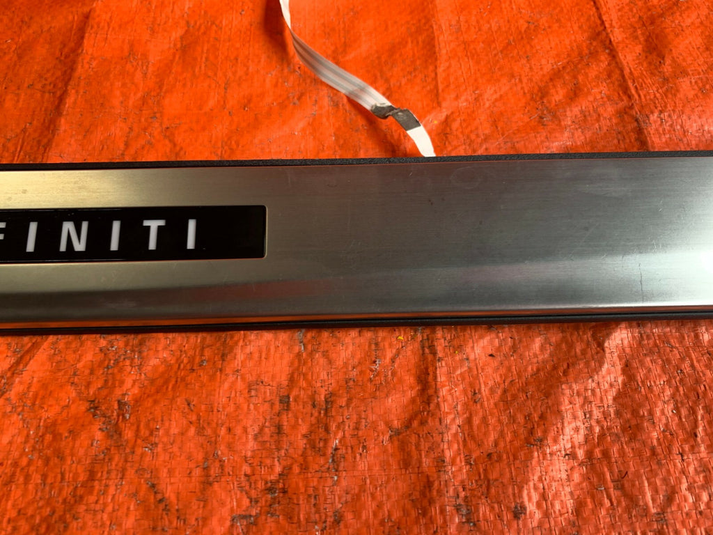 OEM INFINITI Q50 PASSENGER RIGHT FRONT ILLUMINATING ILLUMINATED DOOR SILL PLATE4