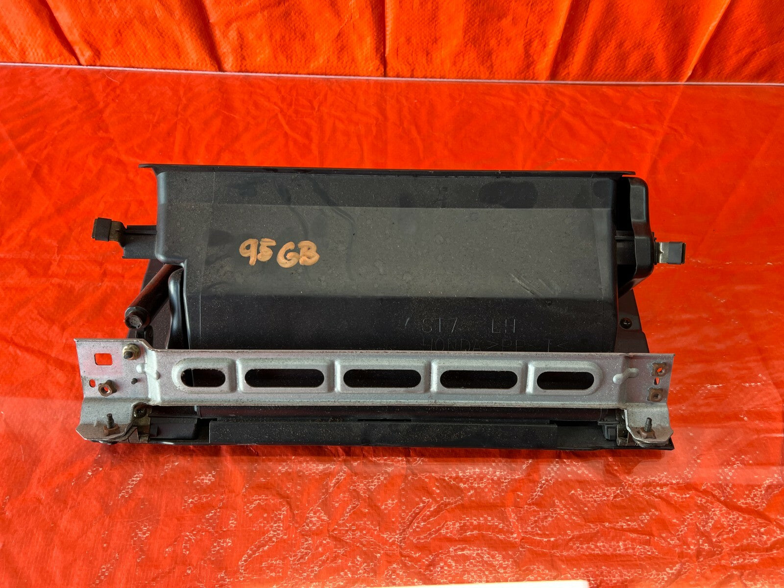 94 01 ACURA INTEGRA 2 & 4 DOOR   GLOVE BOX   BLACK   NO LOCK PRESENT   OEM #958