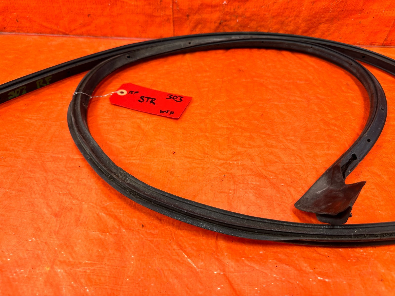 04 11 MAZDA RX8 RX 8   PASSENGER RIGHT DOOR WEATHER STRIP GASKET SEAL OEM 3036