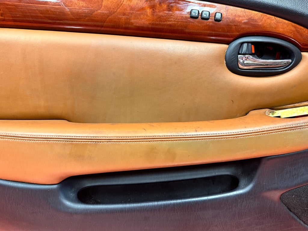 02 05 LEXUS SC430   DRIVER LEFT DOOR PANEL   BLACK N PEANUT BUTTER OEM 2887