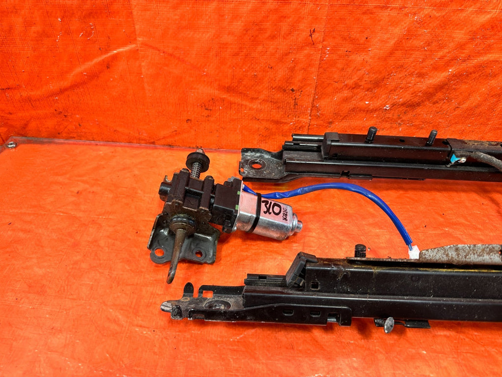09 15 INFINITI G37 CONVERTIBLE SEAT RAIL PASSENGER RIGHT  W/ ALL MOTORS OEM 3101