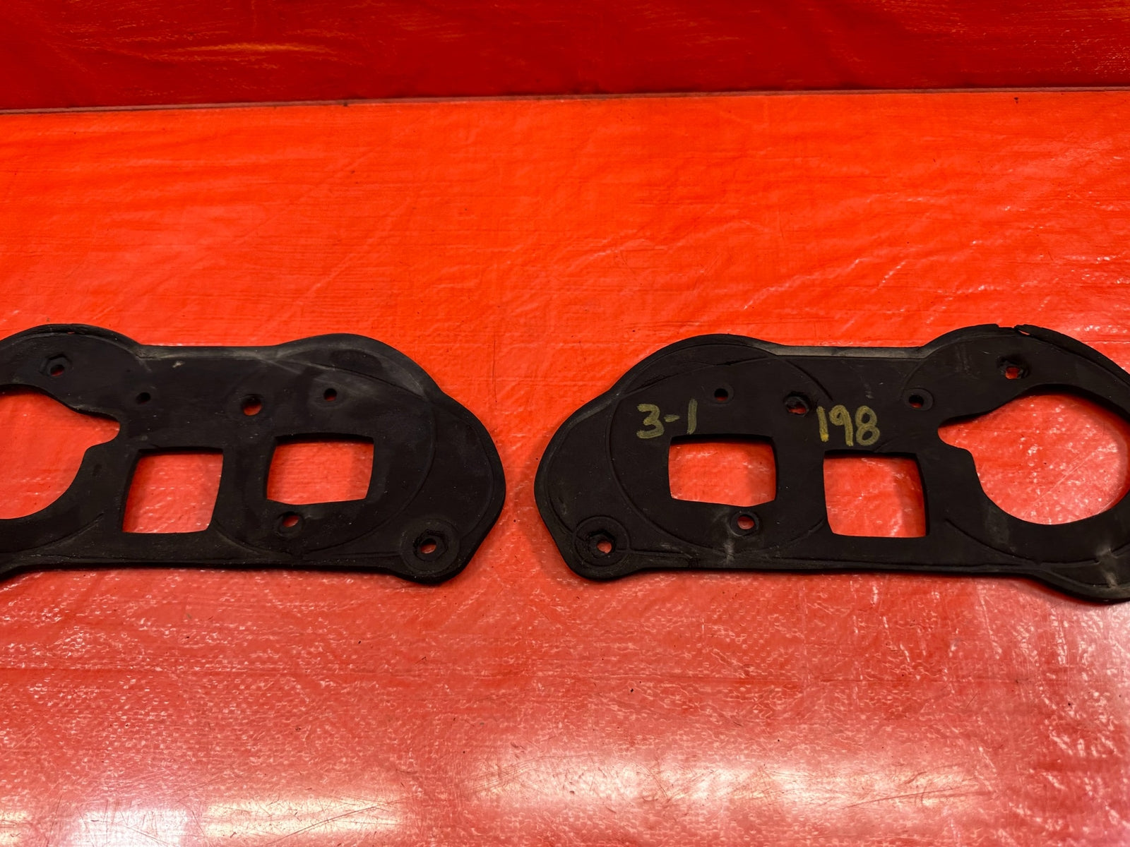 00 01 HONDA S2000   AP1   LEFT AND RIGHT TAIL LIGHT GASKETS SEALERS   OEM #1985